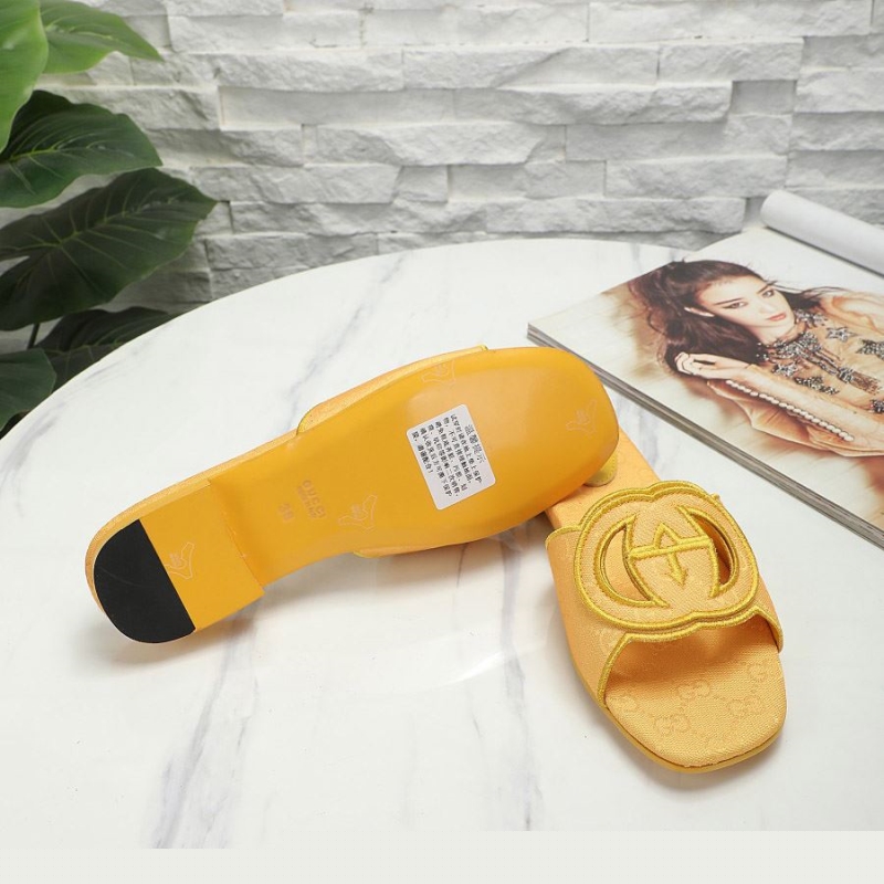 G*u*i slippers